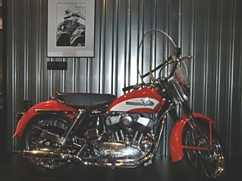 Мотоцикл Элвиса Пресли: Harley-Davidson KH 1956
