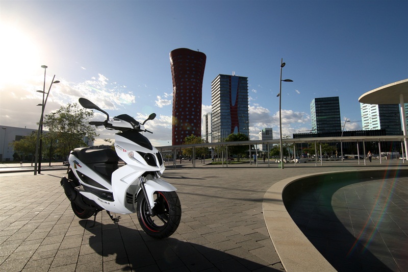 Новый скутер Rieju RS 50 2013
