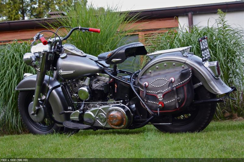 Отреставрированный мотоцикл Harley-Davidson  FL Panhead 1956