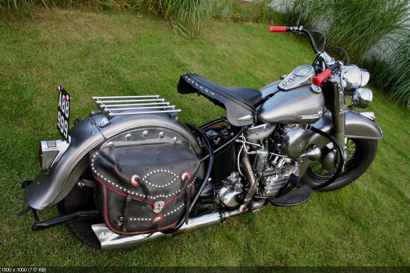 Отреставрированный мотоцикл Harley-Davidson  FL Panhead 1956